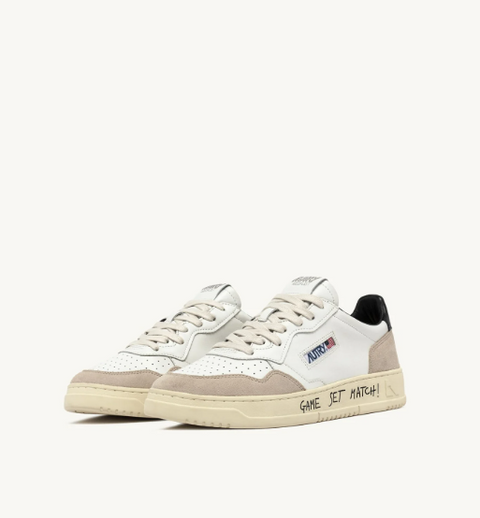 Sneakers Medalist Low – Suede e pelle bianca e nera con lettering