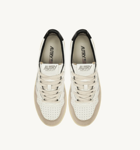 Sneakers Medalist Low – Suede e pelle bianca e nera con lettering