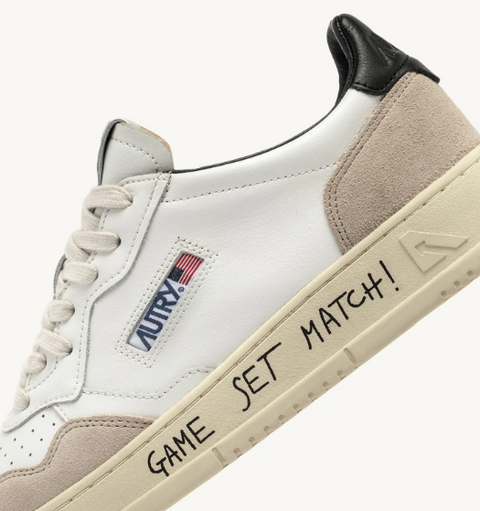 Sneakers Medalist Low – Suede e pelle bianca e nera con lettering
