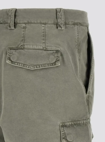 Brunello Cucinelli Pantalone in gabardina di cotone smerigliato con tasche cargo - Militare
